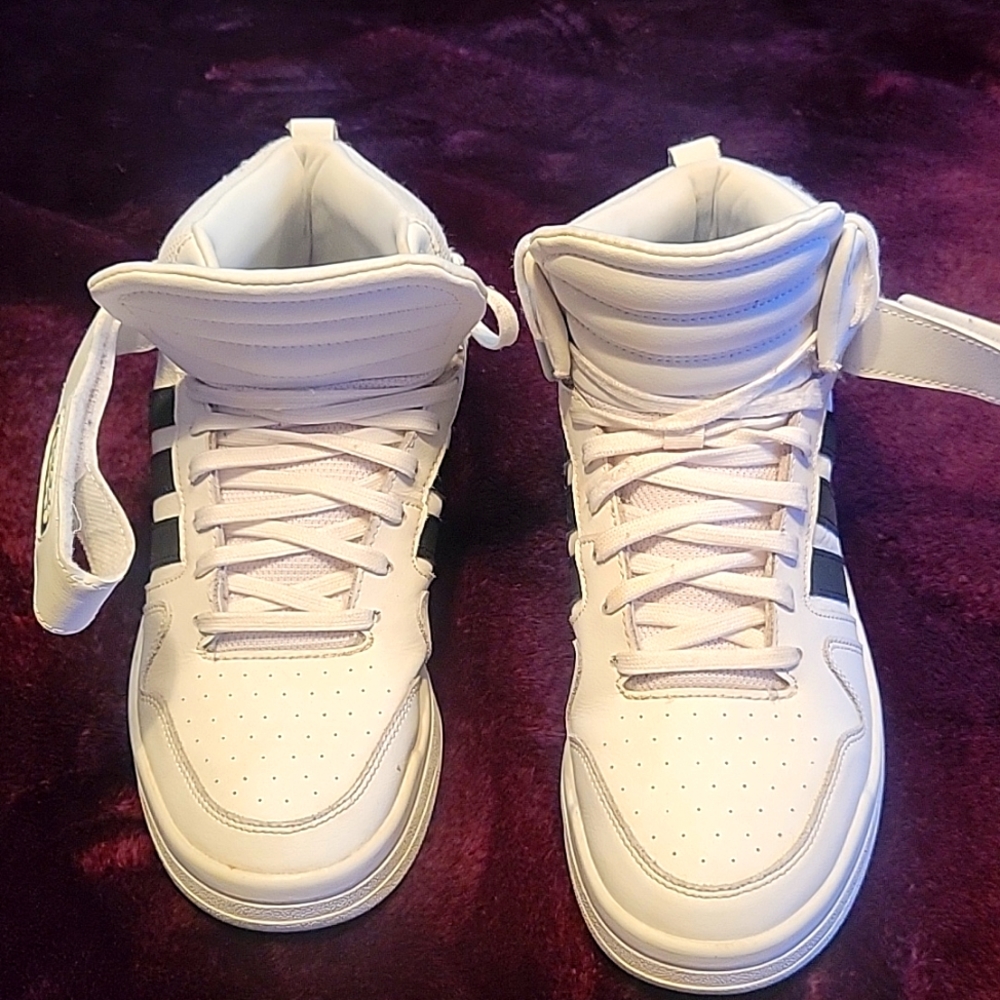 adida's Men's Sz. 8 Black and White  Mid High Sneakers